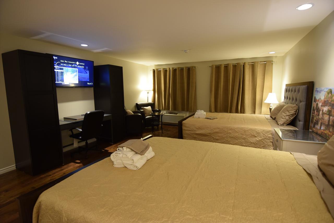 The Lion Inn & Suites Chetwynd Экстерьер фото