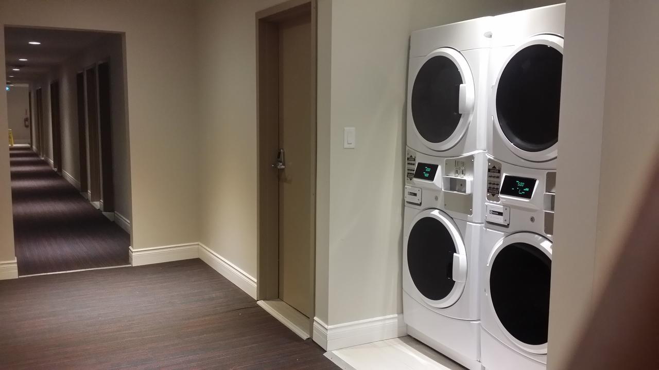 The Lion Inn & Suites Chetwynd Экстерьер фото