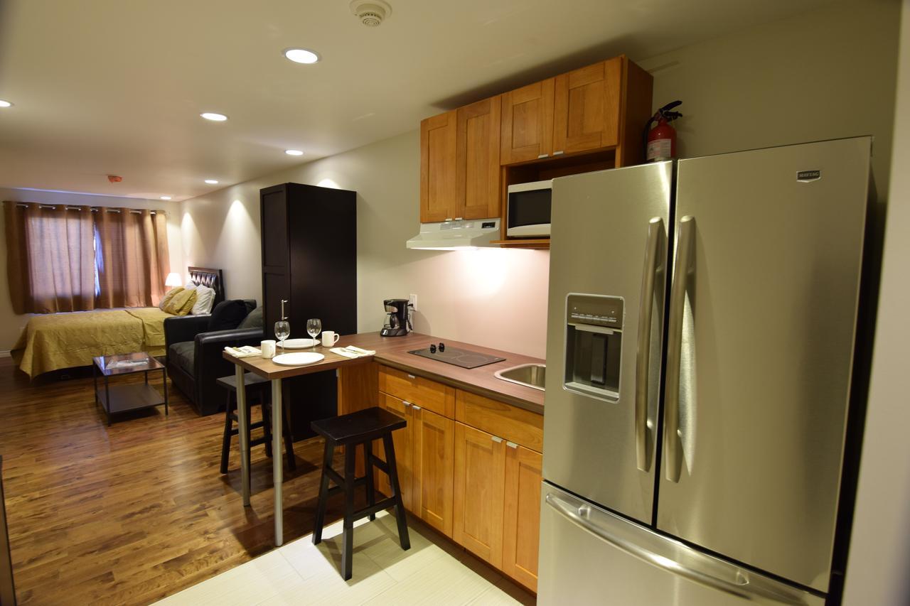 The Lion Inn & Suites Chetwynd Экстерьер фото