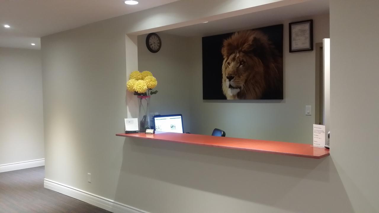 The Lion Inn & Suites Chetwynd Экстерьер фото