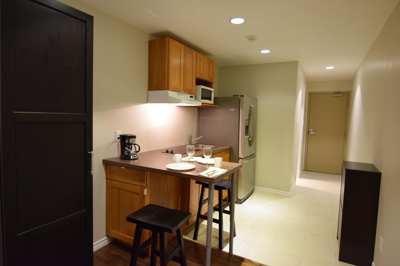 The Lion Inn & Suites Chetwynd Экстерьер фото