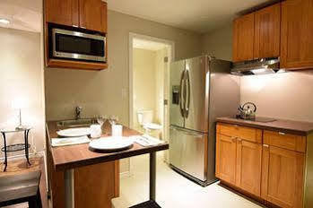 The Lion Inn & Suites Chetwynd Экстерьер фото